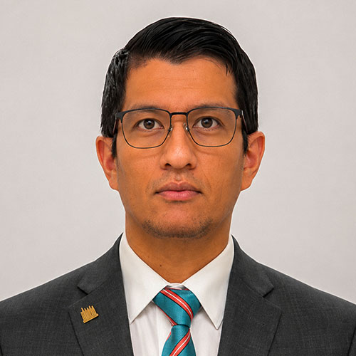 Portrait of Luis Yanez, a BYU-Pathway student from Medford, Oregon, USA