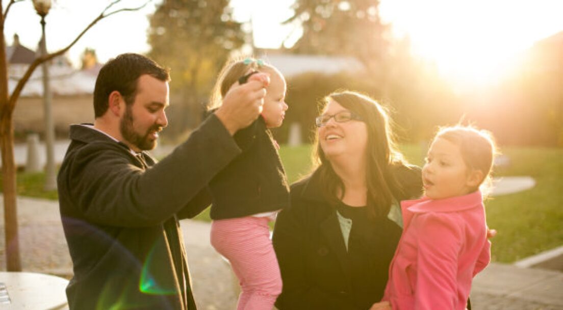 parents-daughters-1204122-wallpaper-1-600x400.jpg